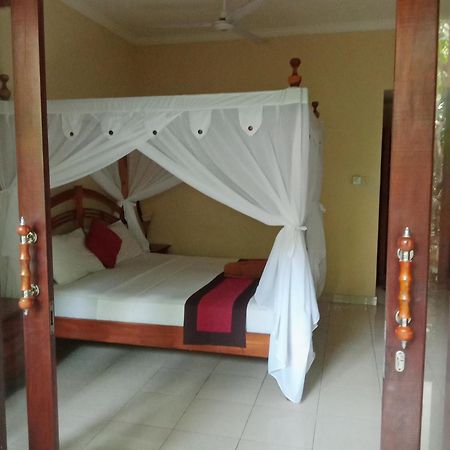 Pondok Aldi Hostel Амед Экстерьер фото