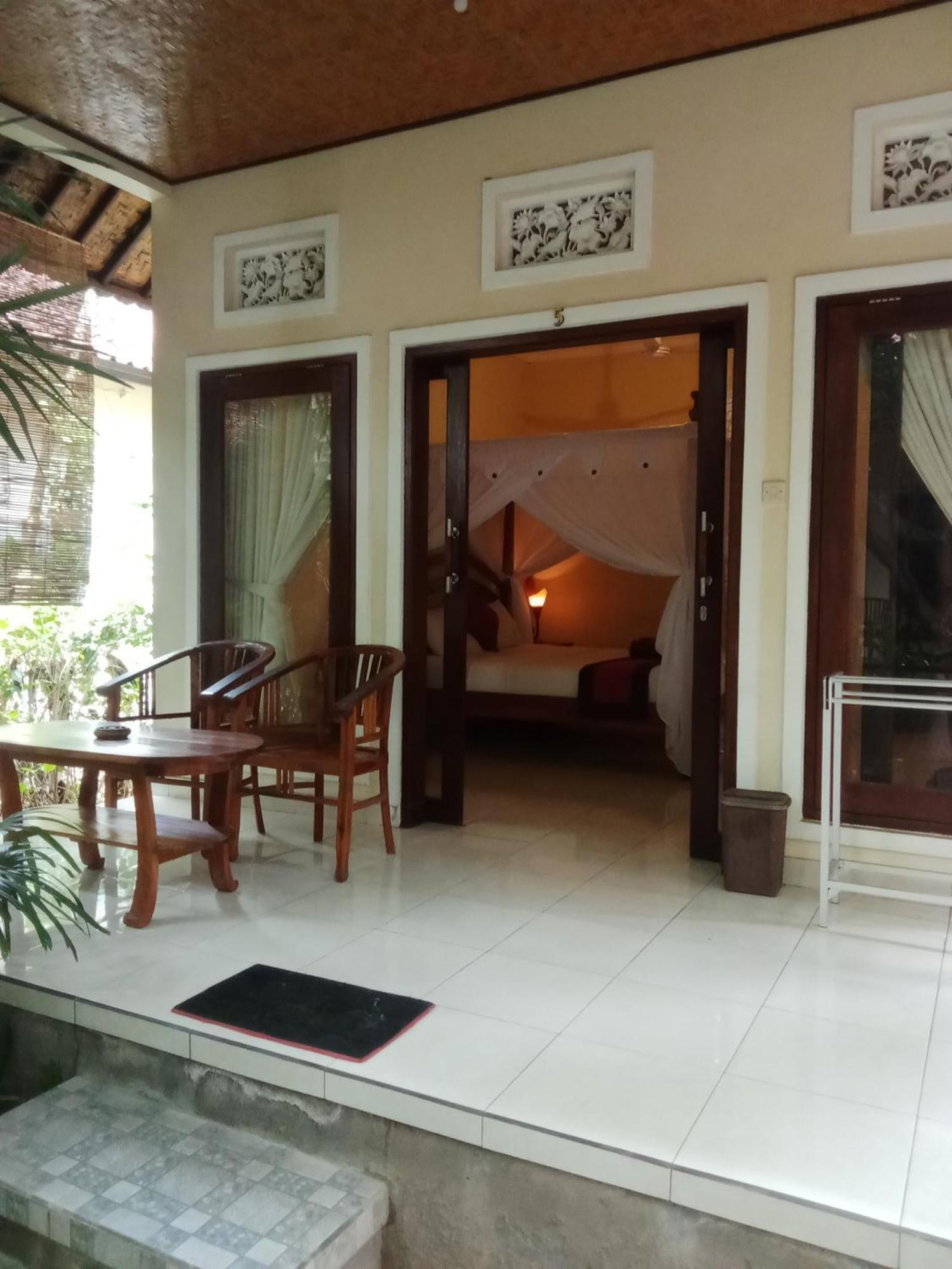 Pondok Aldi Hostel Амед Экстерьер фото