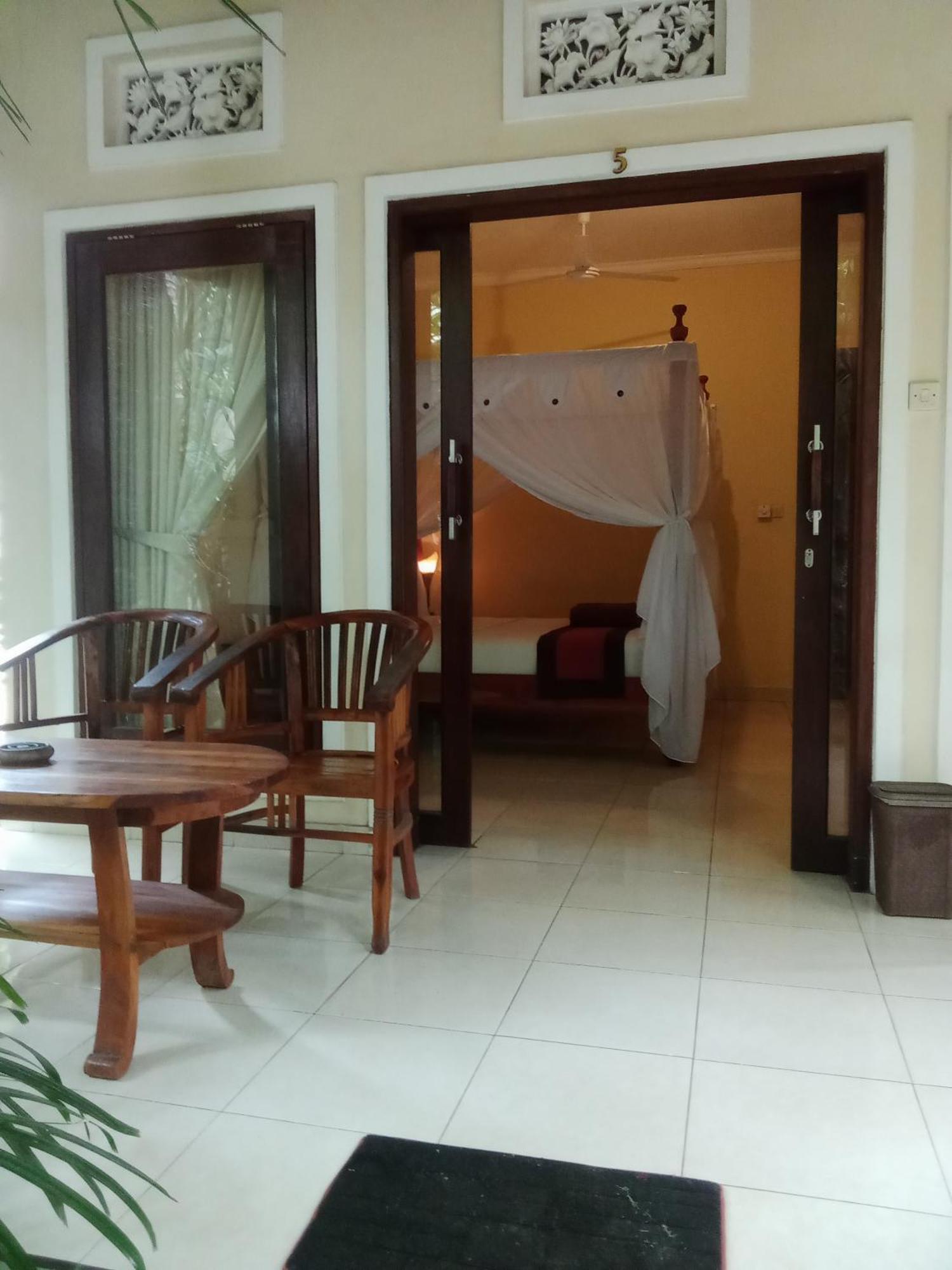 Pondok Aldi Hostel Амед Экстерьер фото