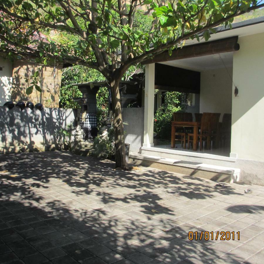 Pondok Aldi Hostel Амед Экстерьер фото